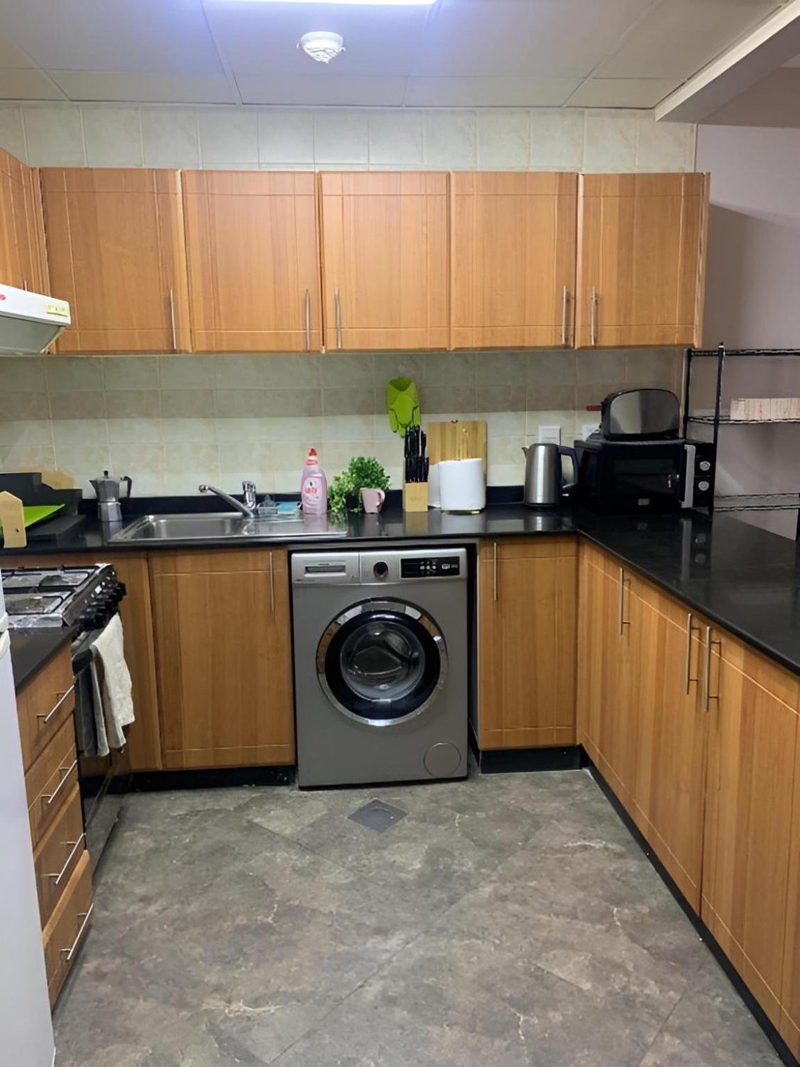 Huge Entire Apartment For Couples ,Families & Groups -Up To 5 Guests- With Free Pool, Steam & Sauna ,Jvc,Dubaj Kültér fotó